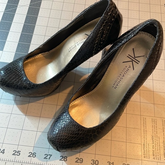 Black Pumps 5” Heel size 6 Faux Snake Embossed with Patton Heel Women’s Shoes - Picture 2 of 8